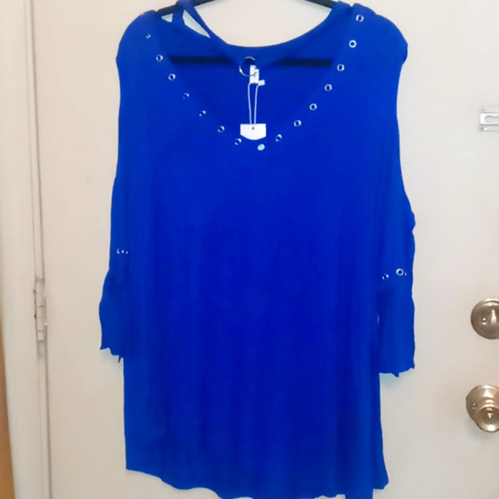 PLUS FLUTTER SLEEVE TOP
